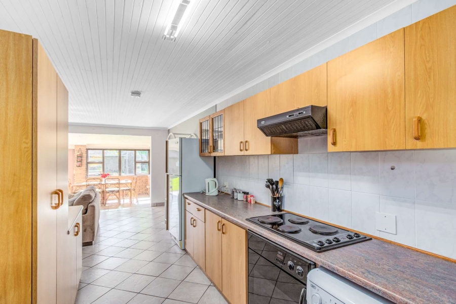 To Let 4 Bedroom Property for Rent in Brenton On Lake Western Cape